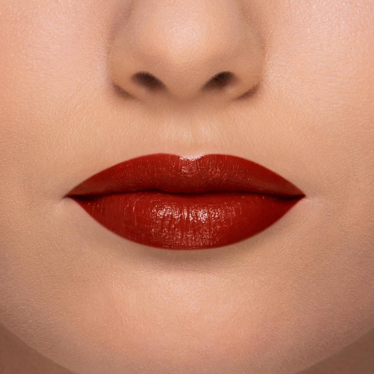 LADY BOLD LIPSTICK  (LABIAL CREMOSO)